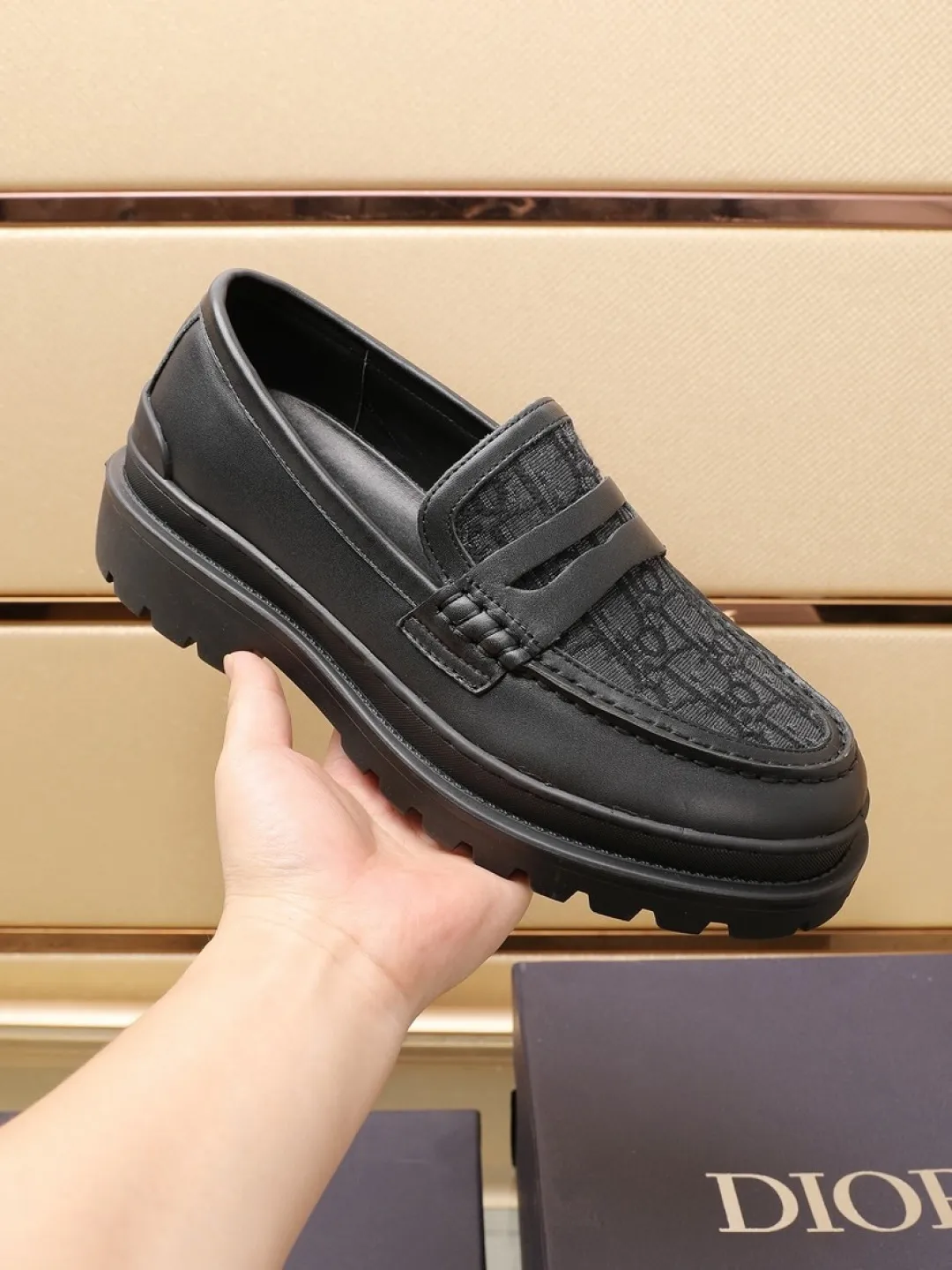 Factory P460💰[Dior] men's classic Loaf leather shoes🇺🇸 are on sale at the same time, original Italian brand · brand totem cloth sewn with brand cloth label · paired with calfskin · (high-end, extravagant and classy) exquisite workmanship (original lining) sole: original factory special rubber concave and convex outsole ⚠️ outsole. Comfortable, wear-resistant, non-slip, real shot 🎬 Can be worn with casual clothes or suits. Size: 38-44 (46.46 customized)